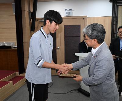 청소년 모의의회 경연대회 최우수상 수상