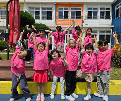 창천초 37회 동창회에서 1학년을 위한 선물 증정