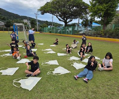 3,4학년 제주 천연감물염색체험(함께온제주 농어촌유학 프로그램) 실시