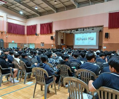2학년 교과 연계 청소년 노동인권 교육 실시