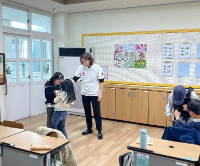 1~2학년 생존수영 체험형 이론교육 실시 