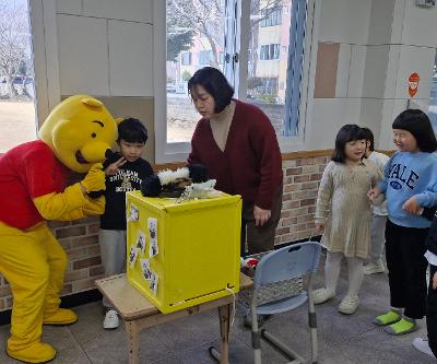 푸우와 함께 찍는 '내 생애 첫 급식'