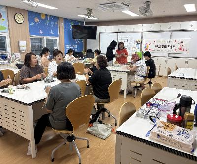 '나만의 목도리 만들기' 학부모 동아리 운영