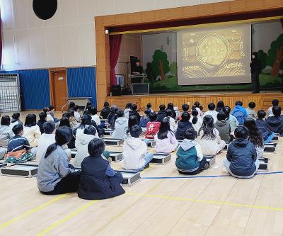 3학년 4월 체험학습(샌드아트)