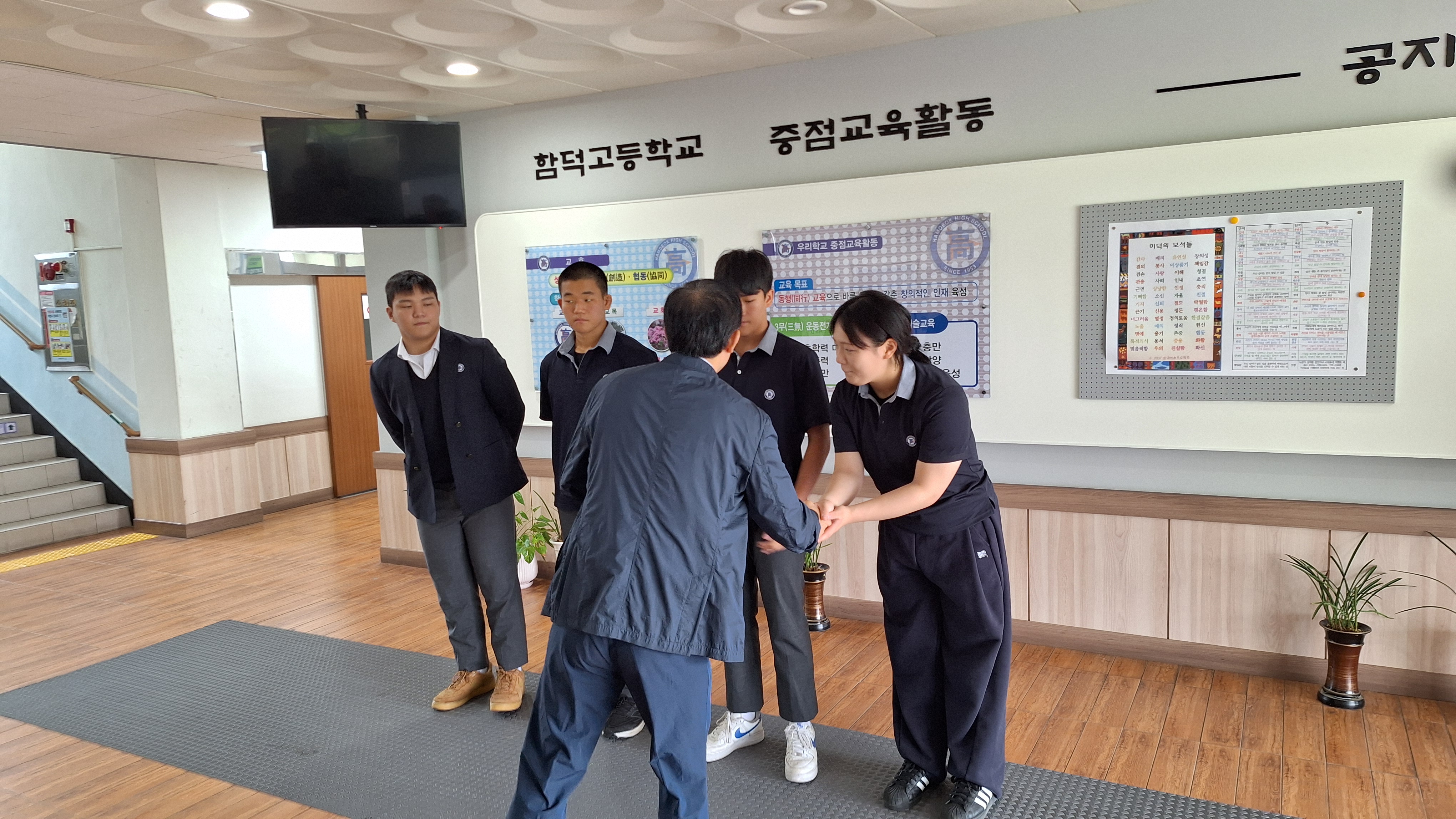 악수1