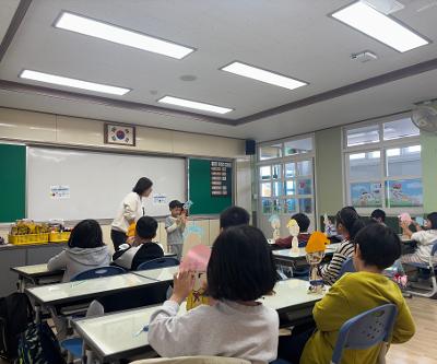 1학년 알록달록 무지갯빛 가을 책축제 고전읽기 프로그램 실시