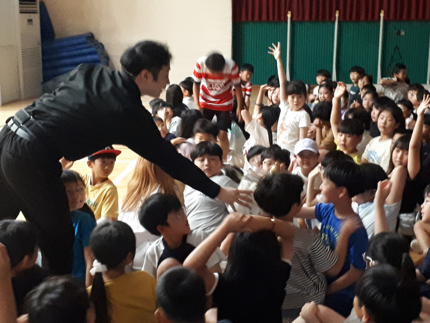 학교폭력예방 2인 피아노극 관람