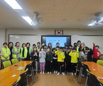 제주서초 학부모회, 도서관에서 ‘호루라기 키링 만들기’ 진로 체험 프로그램 운영