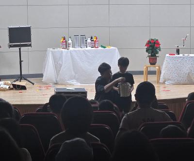 2학년, '나 너 우리' 스토리텔링 마술공연 관람