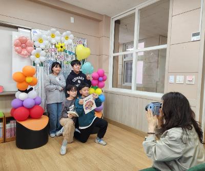 '책과 함께 포토' 도서관 행사 운  