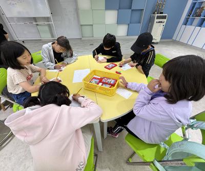 학생자치회 어버이날 기념 행사 운영
