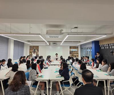 제주 동중학교-중국 강소 난징외국어학교 학생의 '평화를 위한 연대' 공동 수업 