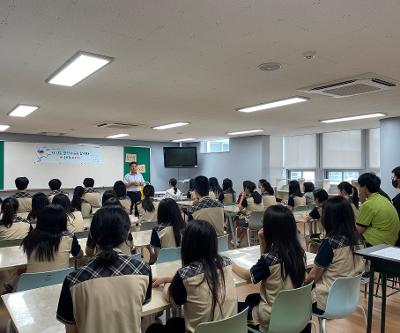 2025학년도 1학기 시 암송 챌린지 우수 참여 학생 상품 전달식