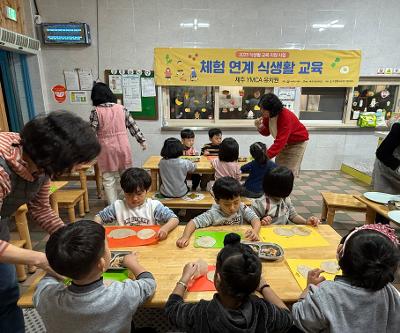 제주YMCA유치원, 식생활 교육 지원사업 일환으로 고사리 빙떡만들기요리활동 실시