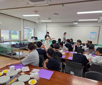 "제주를 닮다"(제주의 흙을 활용한 도예체험) 실시