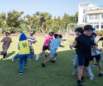전교생이 함께 즐긴 전통놀이와 제주 별떡 만들기 체험