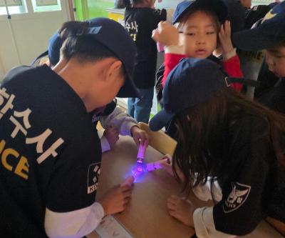 1~3학년 <영화 속 직업> 진로 체험 부스 운영