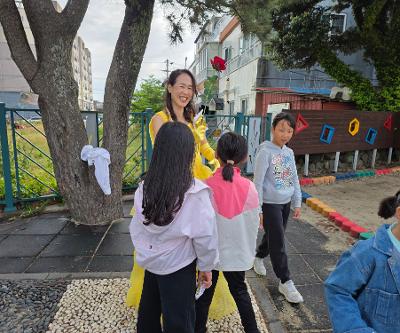 남원초등학교에 나타난 애니메이션 캐릭터! 학무모회 주관 <어린이 날 이벤트> 성황(2)