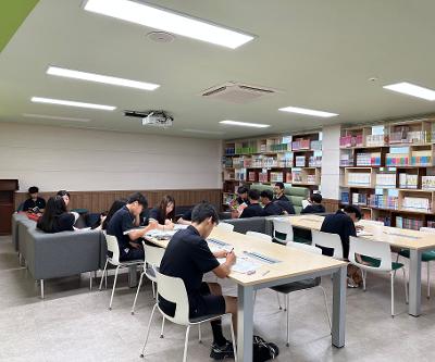 교내 십분 점심 독서 행사(10점 만점의 10점) 운영