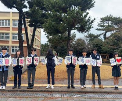 학생자치회 입학식 등교맞이 및 신입생 학교투어 실시