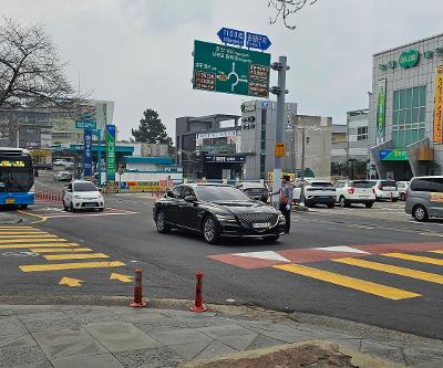 “안전한 등굣길, 함께 만들어갑니다” 중문초등학교 지역사회와 함께하는 등굣길 교통 안전 지도