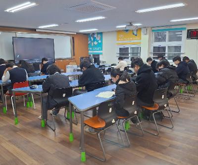 2025학년도 2학년 아침 영어 듣기 `20분의 여행` 