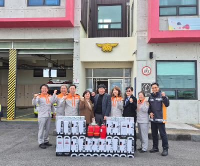 김녕초, 김녕리 어르신들에게 소화기와 화재경보감지센서 기탁