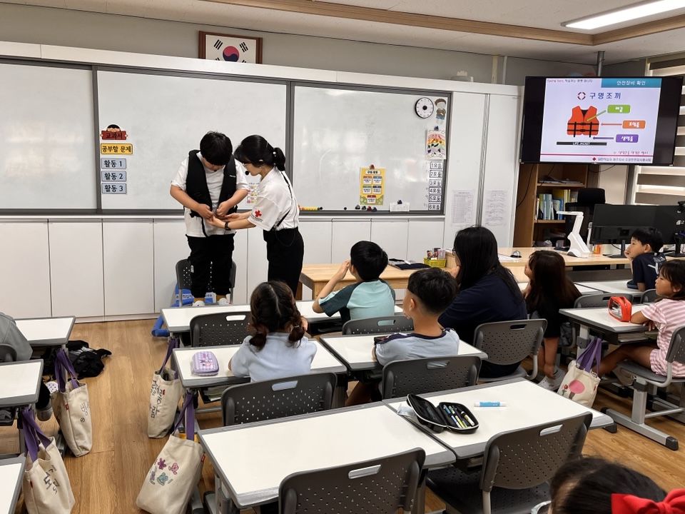 2학년 생존수영 이론교육
