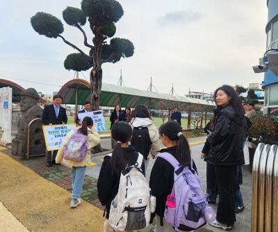외도초등학교, 개학기 학교 등굣길 교통안전 캠페인 실시 