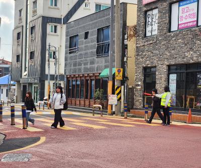 외도초등학교, 아침 교통봉사활동으로 안전한 등굣길 조성