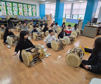 학교예술강사 지원을 통한 국악수업 실시(4학년)