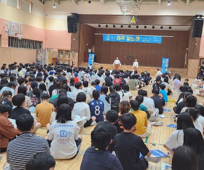 어울렁 더울렁 '제주 일노래’로 배우는 제주어