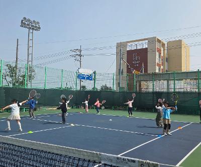 이제는 1학년도 테니스 꿈나무!"  전교생 대상으로 테니스 교육 확대