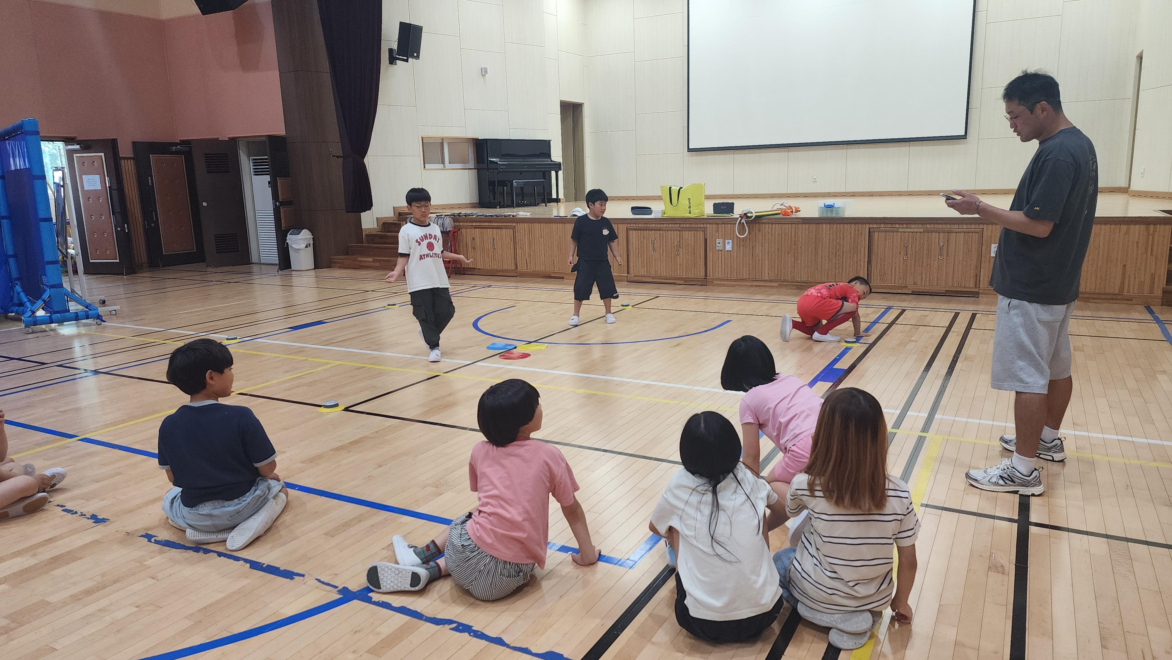 여름방학 스포츠교실 활동 모습입니다.