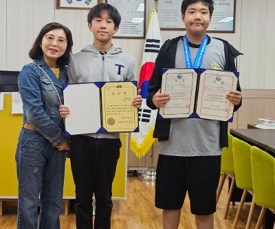 2025학년도 모범학생 표창상 및 2025 울산광역시 전국장애인수영대회 중학부 수상 수여