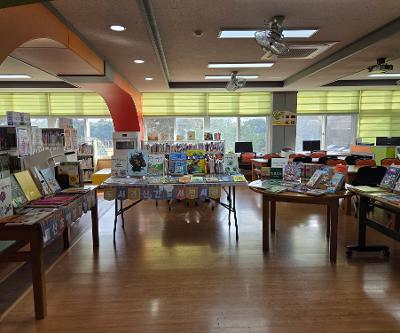 도서관 신간도서 및 기증도서 전시회 